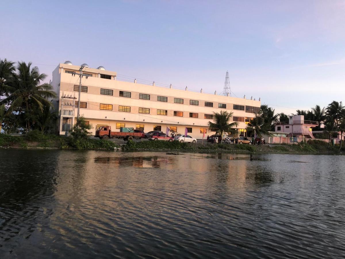 La Primera Grande Beach Resort Roxas  Exterior foto